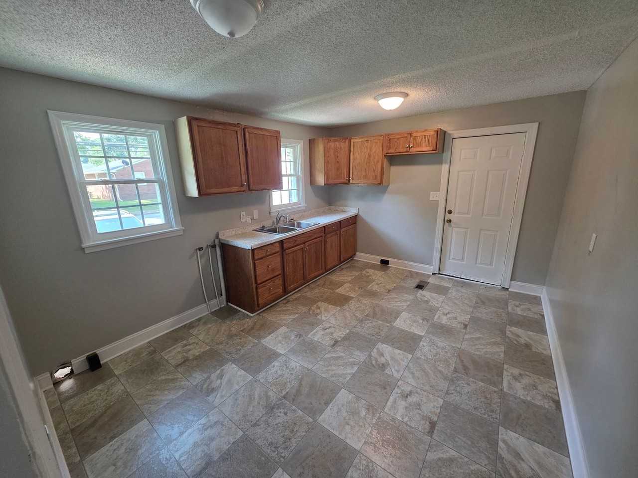 2305 Booker St - Photo 6 of 7
