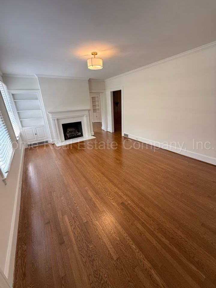 1947 Robinhood Rd - Photo 2 of 12