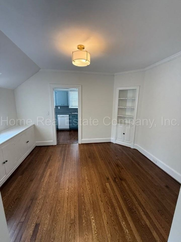 1947 Robinhood Rd - Photo 4 of 12