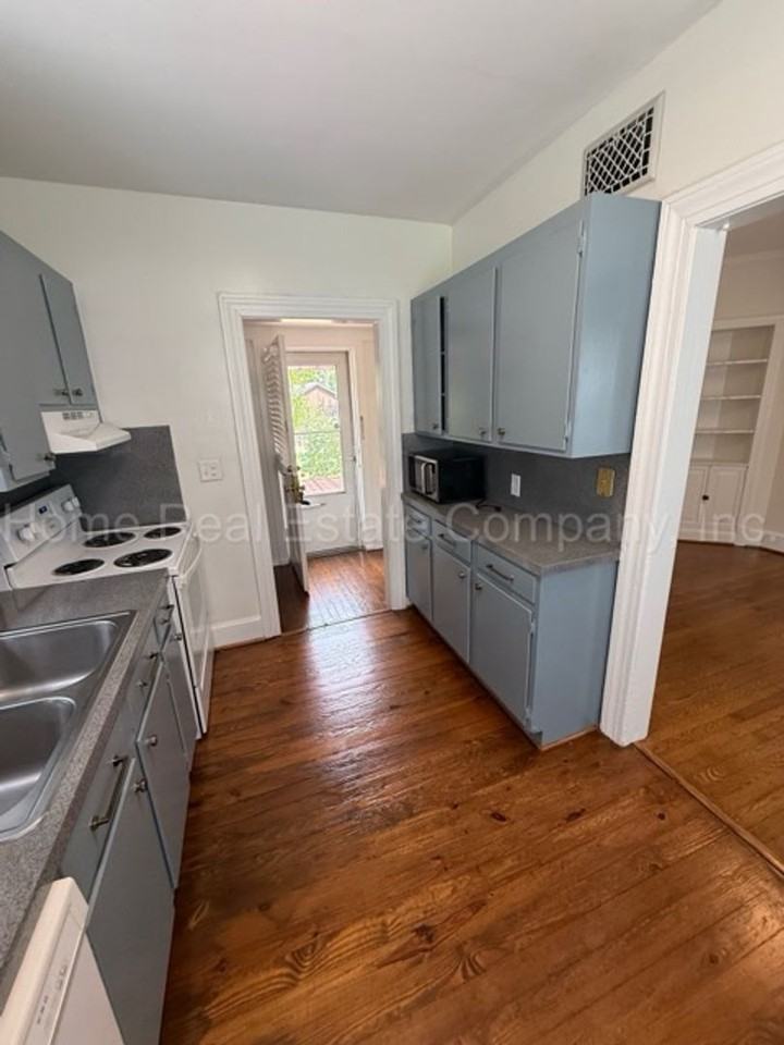 1947 Robinhood Rd - Photo 6 of 12