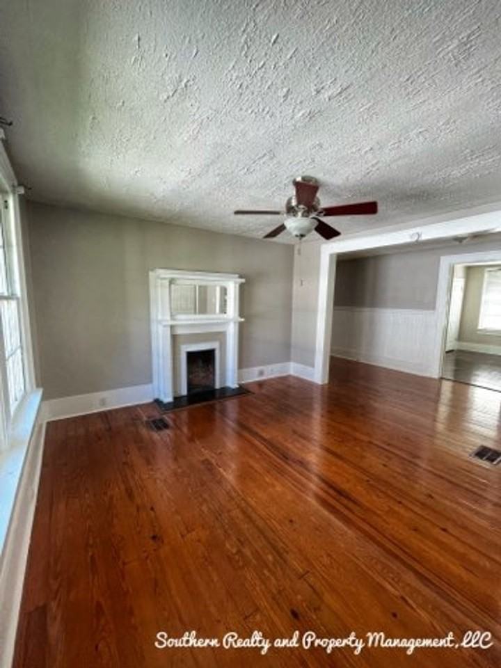 1911 Capitol Ave - Photo 2 of 9