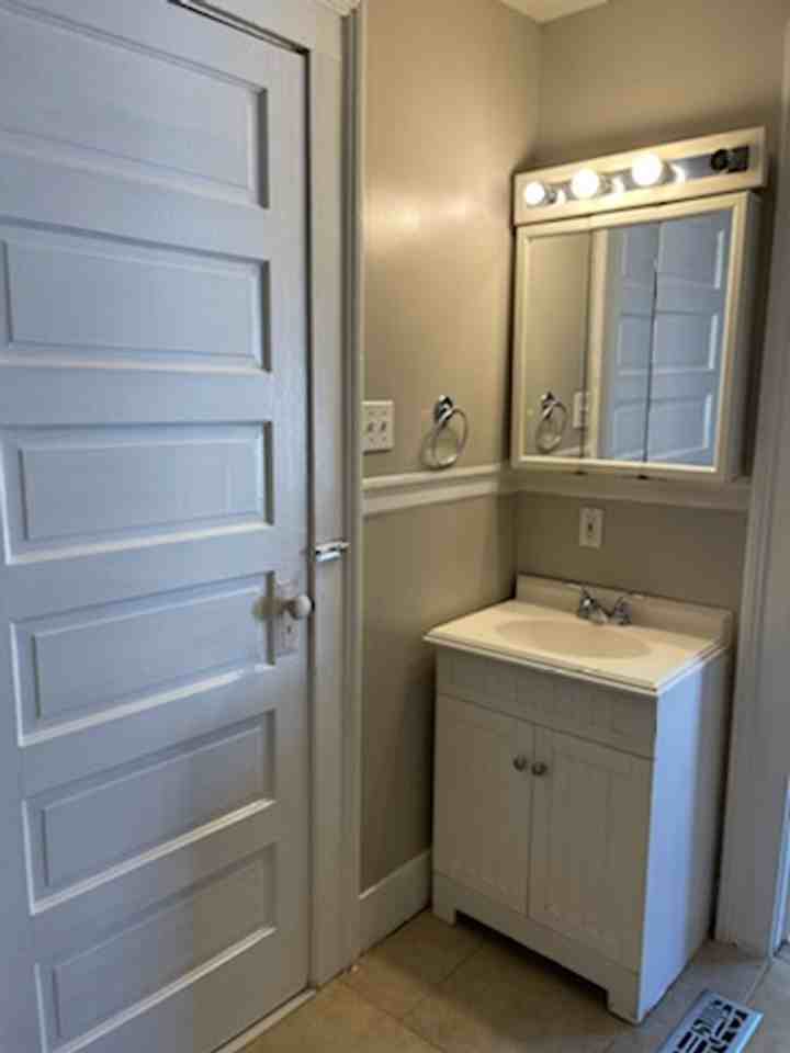 1911 Capitol Ave - Photo 7 of 9