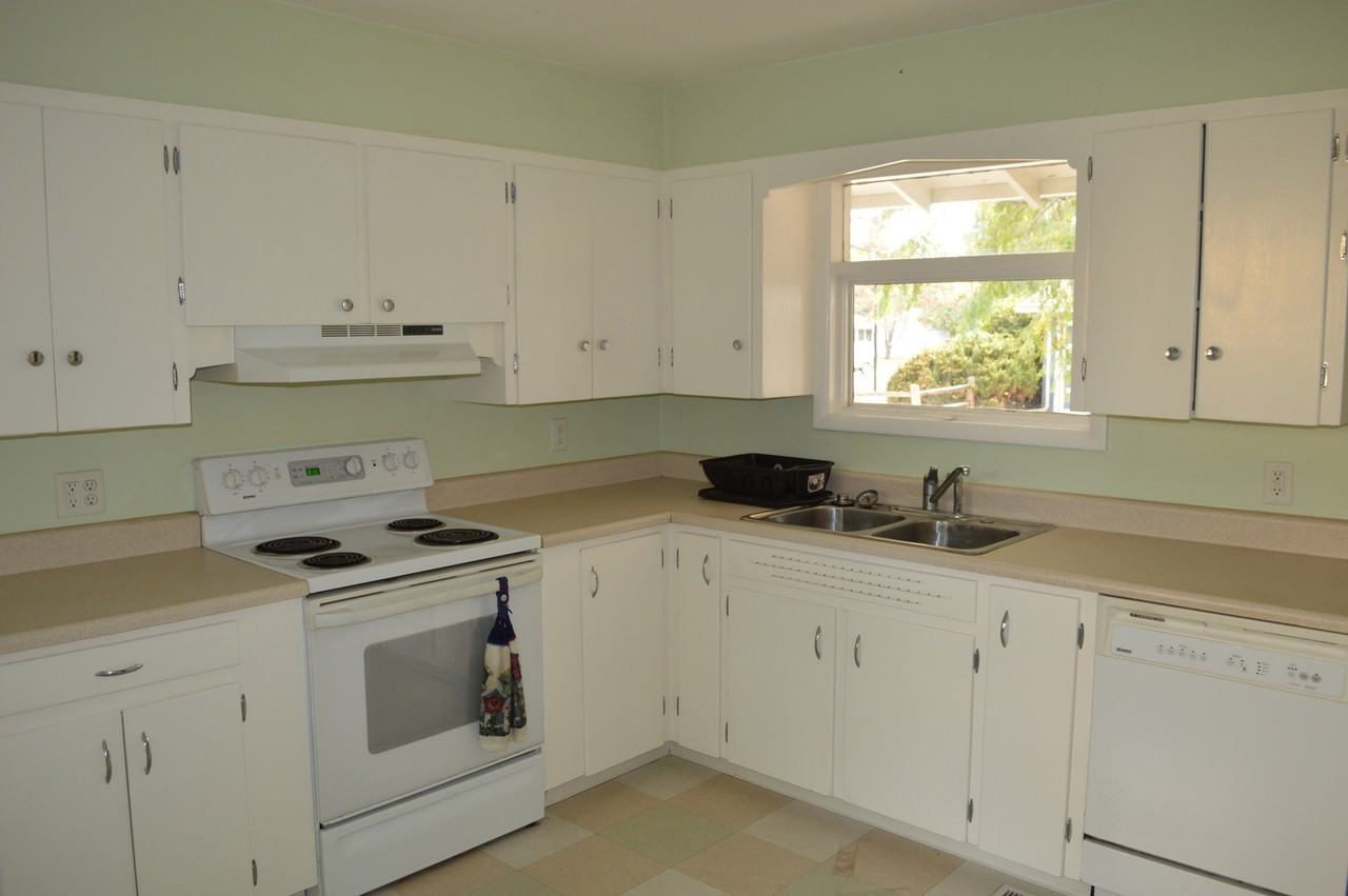 137 Yale Ave - Photo 4 of 22