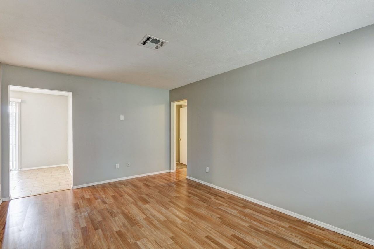 347 W Cedar Dr - Photo 2 of 14