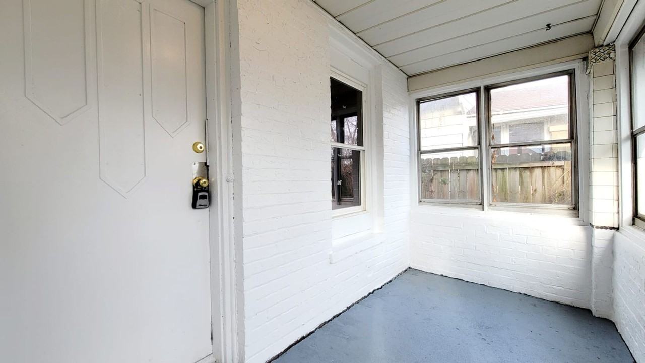 1819 S Taylor St - Photo 2 of 14