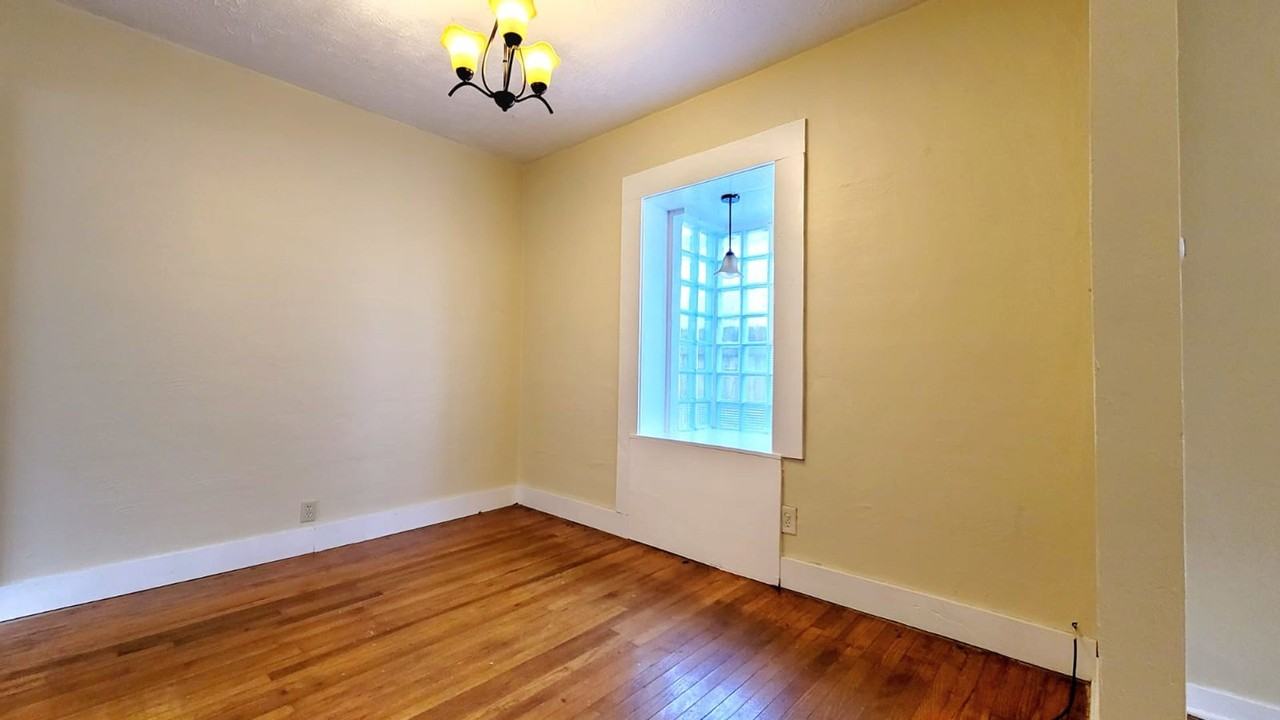 1819 S Taylor St - Photo 4 of 14