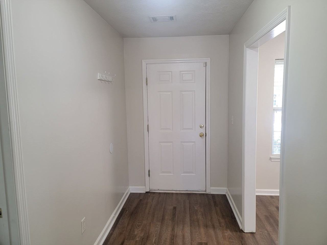 1406 Anna Way - Photo 3 of 22