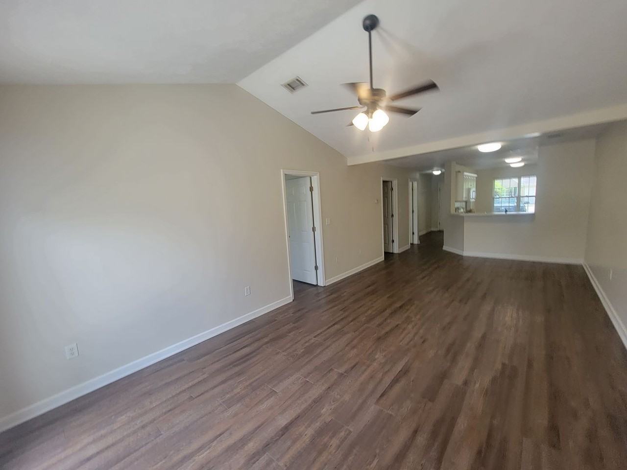 1406 Anna Way - Photo 4 of 22