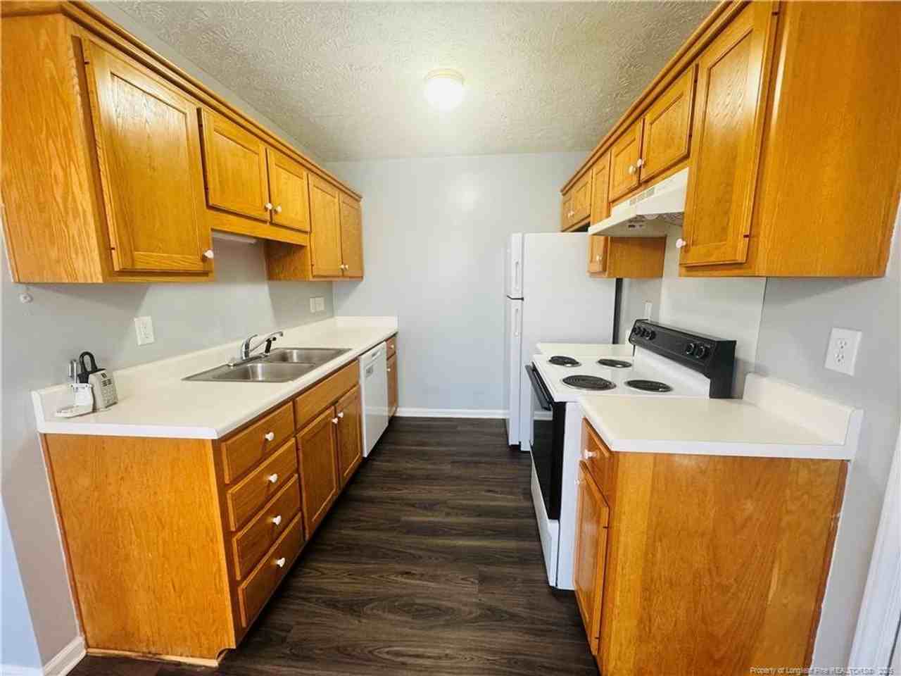 233 Bahia Ln - Photo 4 of 9