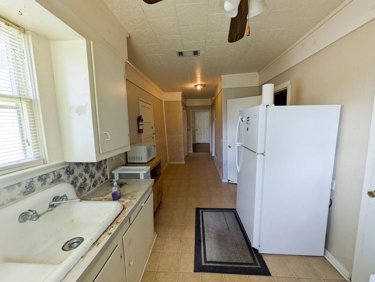824 Llano St - Photo 5 of 10