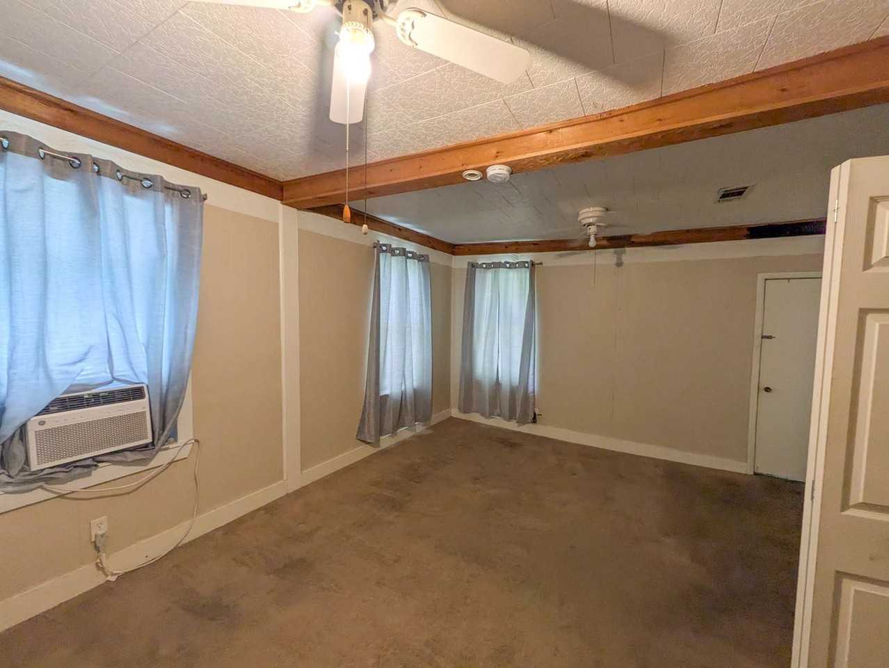 824 Llano St - Photo 6 of 10