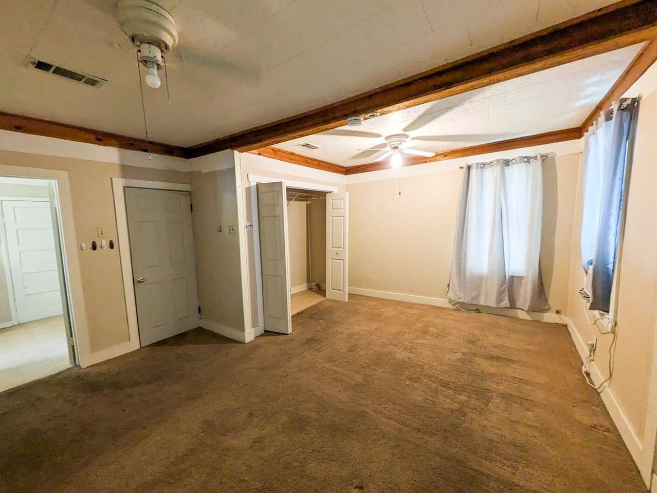 824 Llano St - Photo 7 of 10