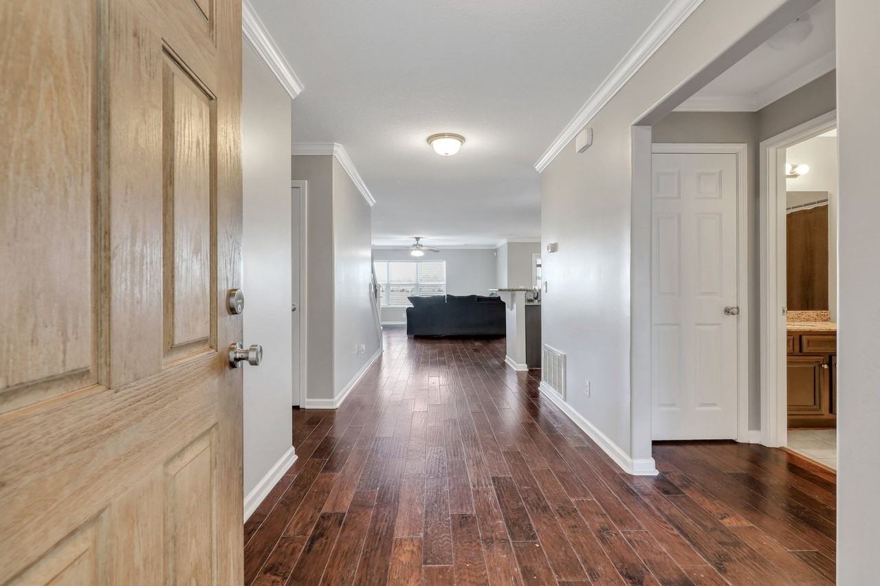 94 Lake Shore Blvd - Photo 6 of 47