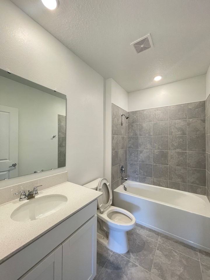 343 Heroic Rd - Photo 6 of 21