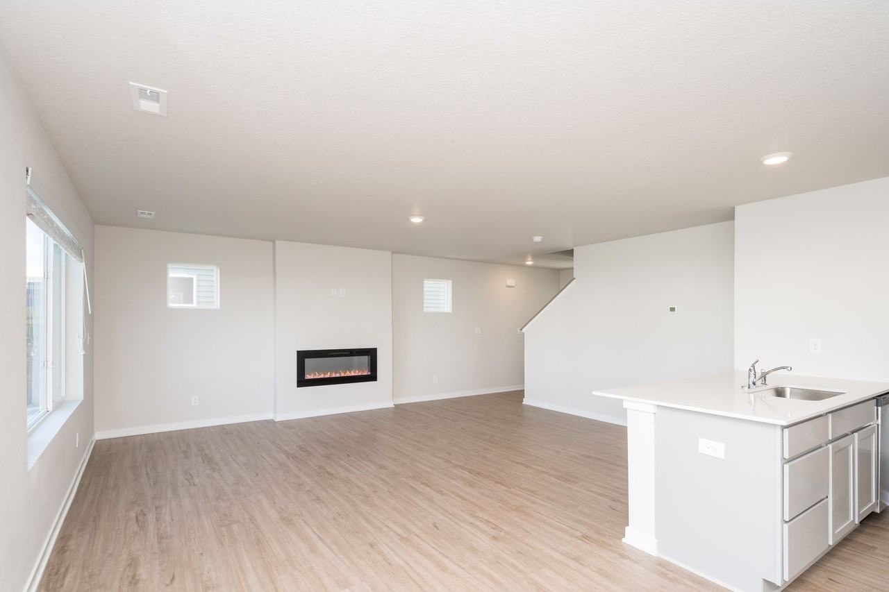 1009 35th Ct Se - Photo 2 of 9