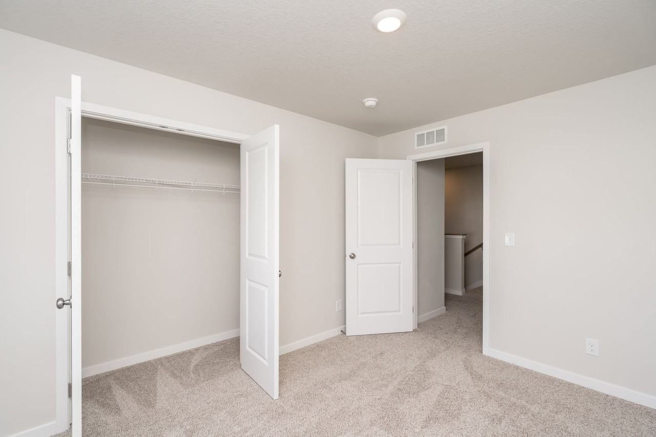 1009 35th Ct Se - Photo 6 of 9
