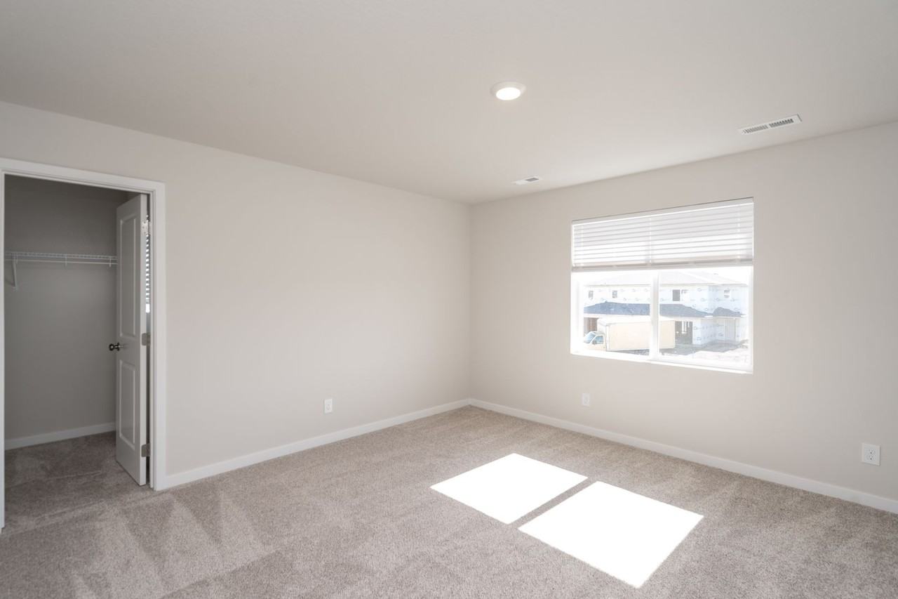 1009 35th Ct Se - Photo 7 of 9