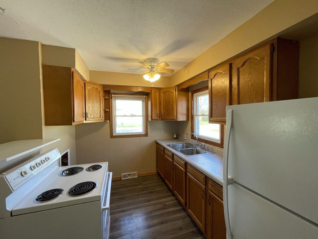 1809 14th St - Photo 2 of 8