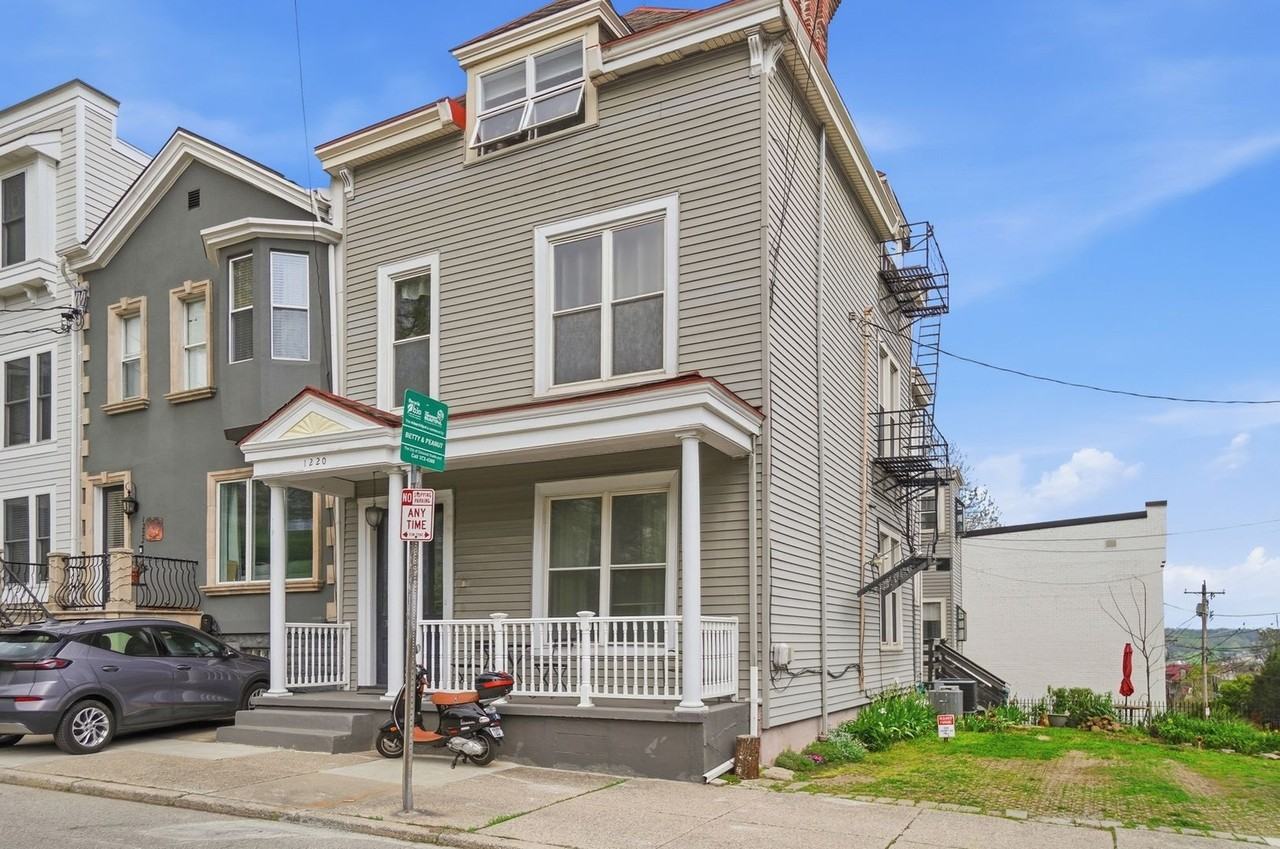 1220 Louden St - Photo 4 of 28