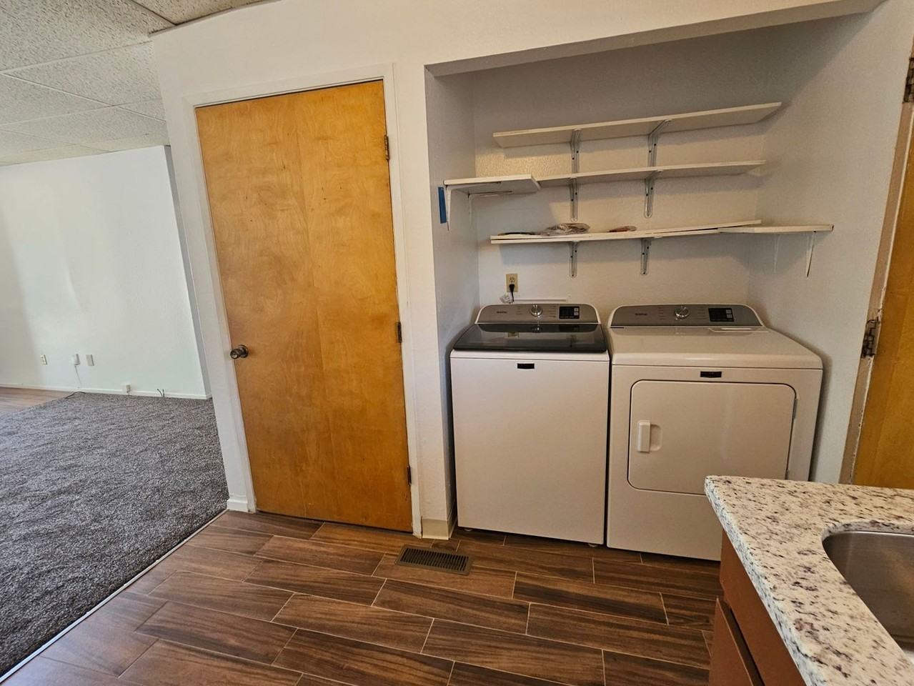 603 15th St - Photo 4 of 7
