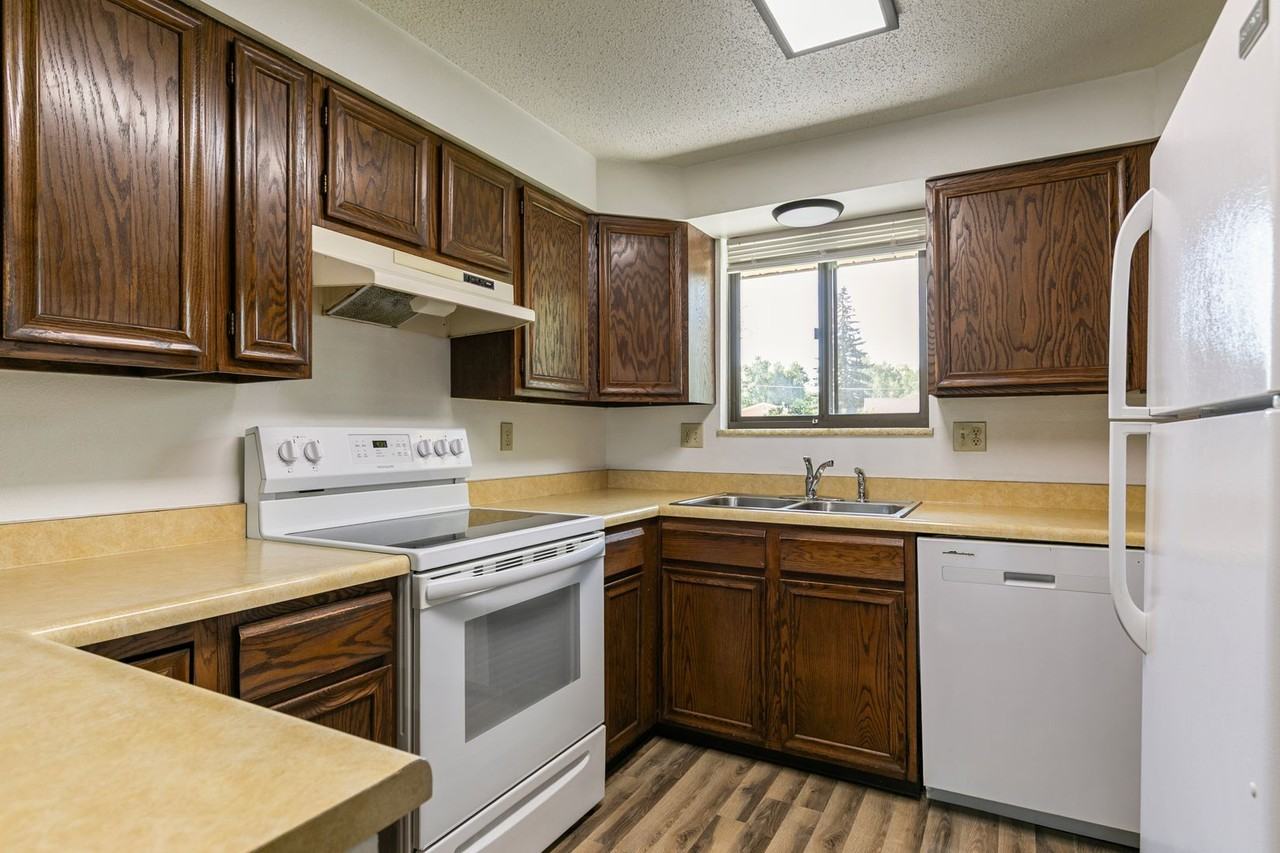 390 Knotty Pl - Photo 4 of 25