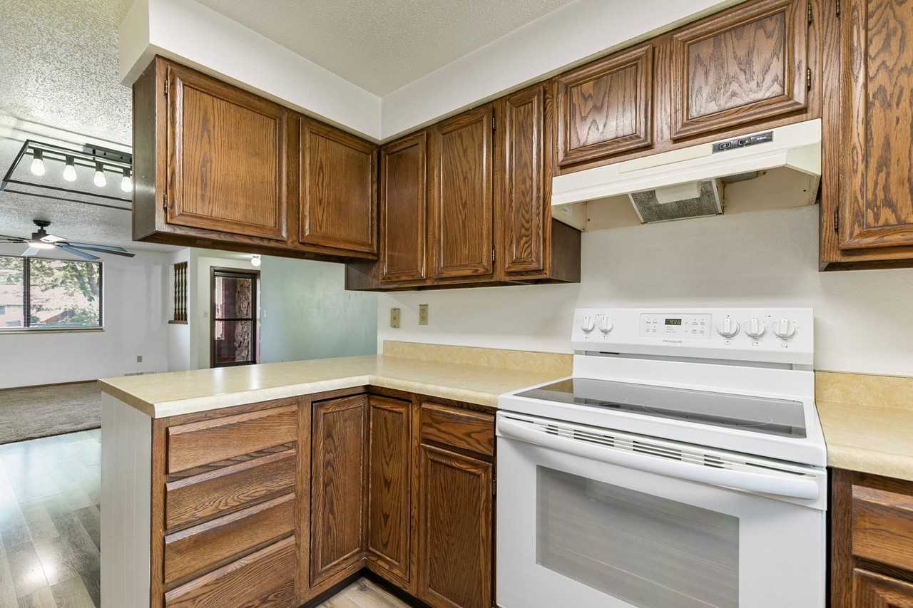 390 Knotty Pl - Photo 5 of 25