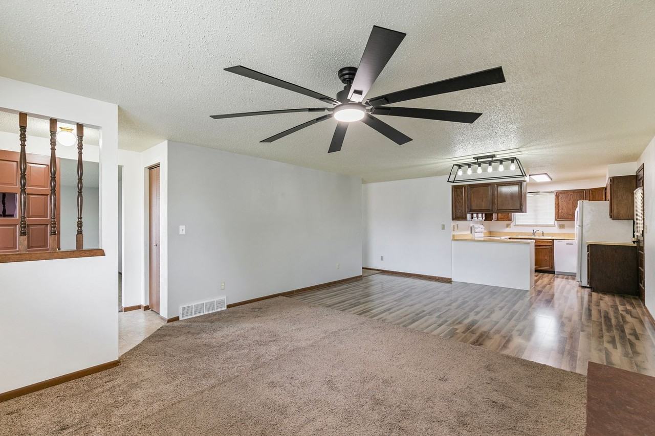 390 Knotty Pl - Photo 6 of 25