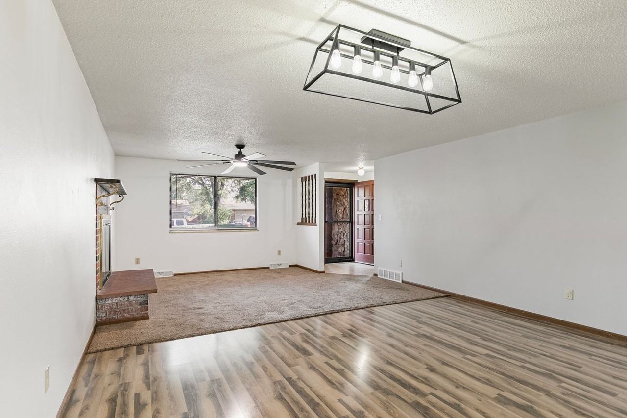 390 Knotty Pl - Photo 7 of 25