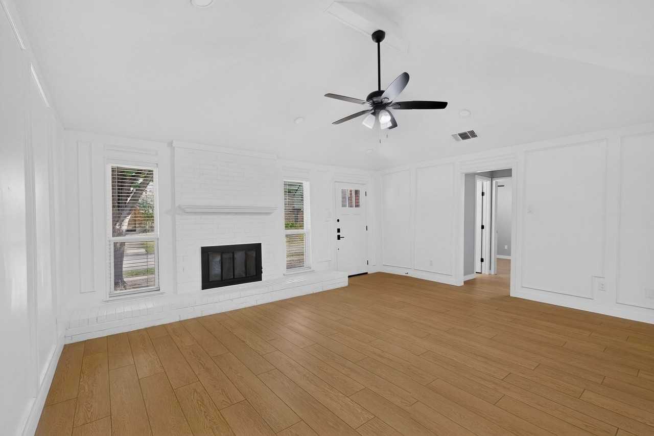 1748 Saint James Dr - Photo 7 of 39