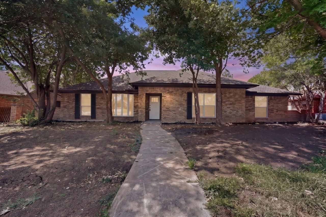 2308 Chamberlain Dr - Photo 3 of 49