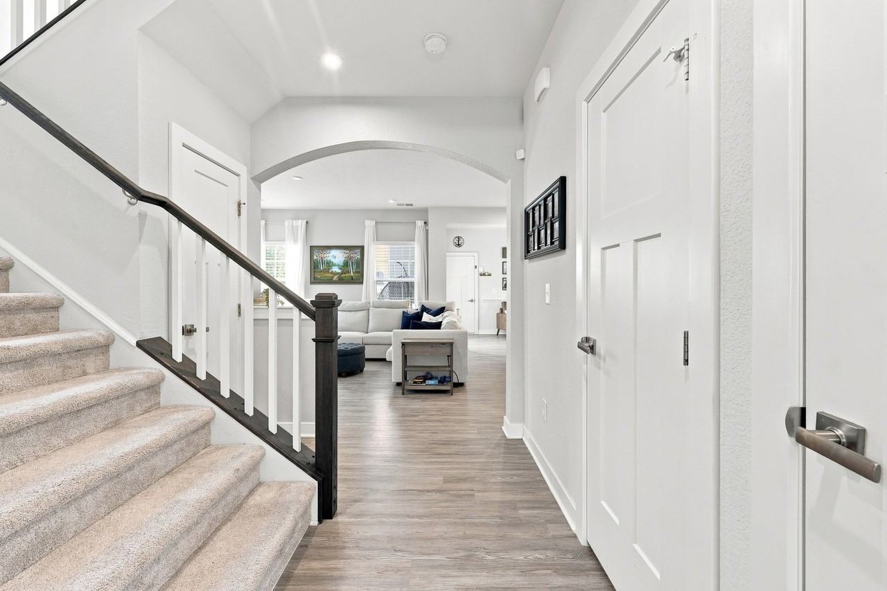 1032 Olmstead St - Photo 6 of 30