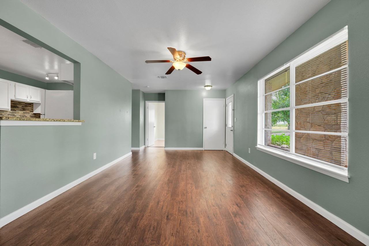 417 E Lindbergh Blvd - Photo 3 of 23
