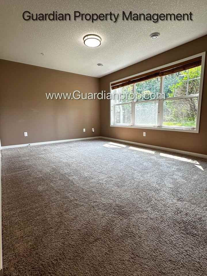 11920 Emery Village Dr N - Photo 3 of 29