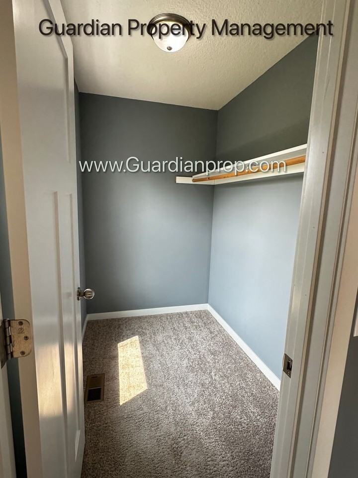 11920 Emery Village Dr N - Photo 5 of 29