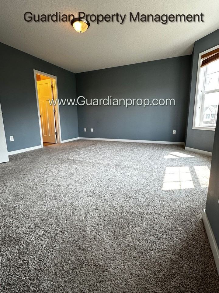 11920 Emery Village Dr N - Photo 6 of 29