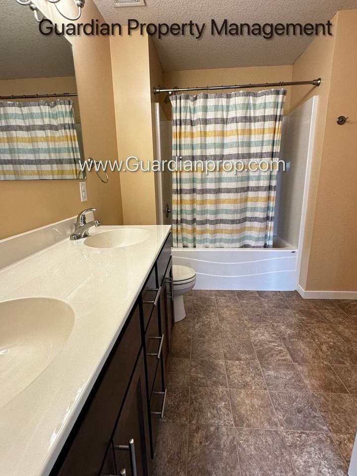 11920 Emery Village Dr N - Photo 7 of 29