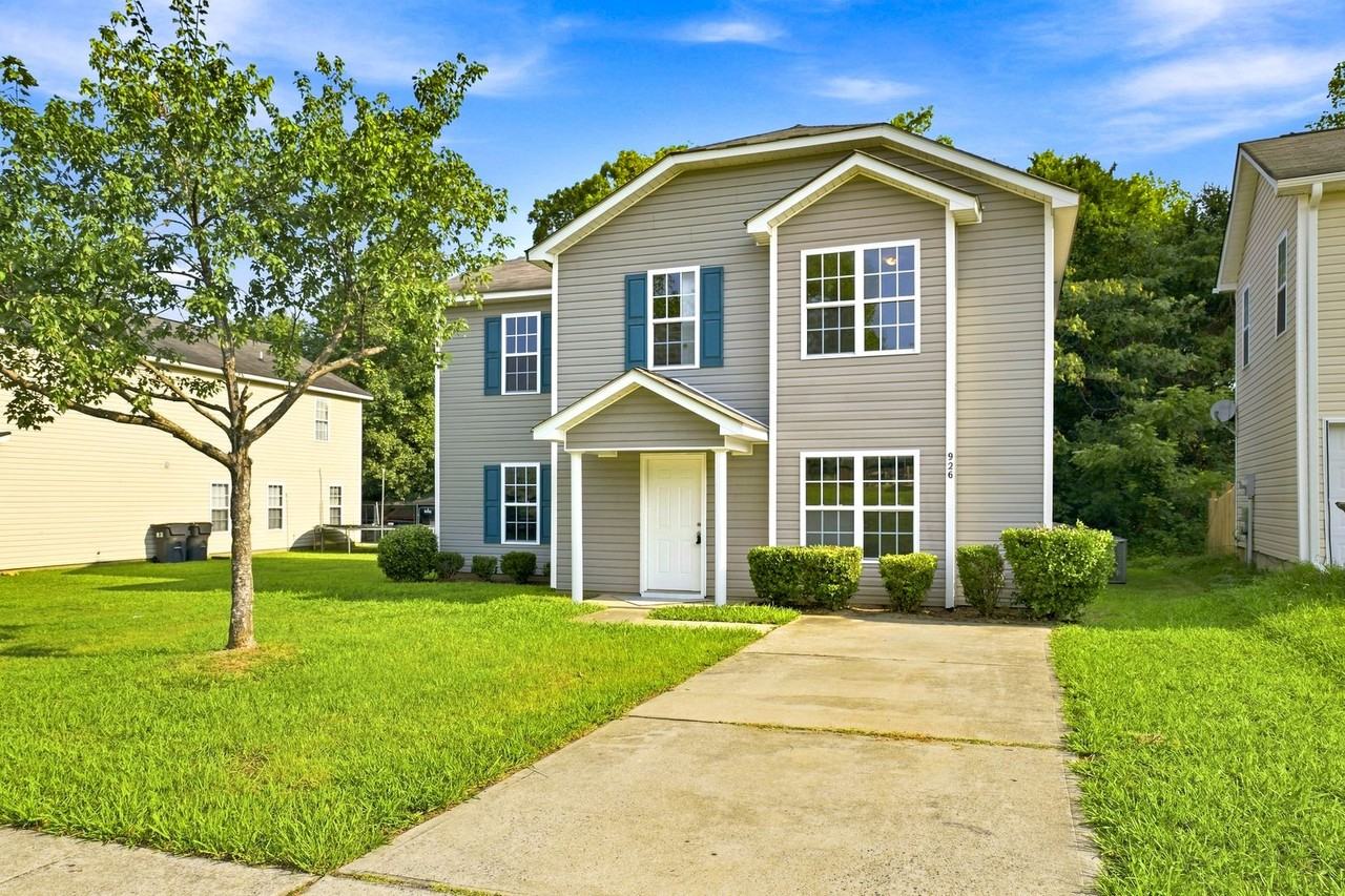 926 Oakshire Cir - Photo 2 of 41