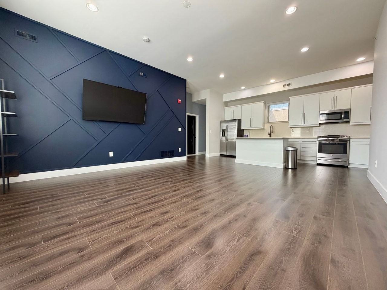 113 W Master St #C - Photo 6 of 21