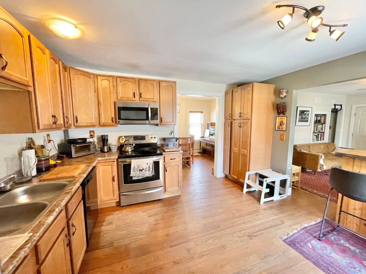 133 S Main St - Photo 3 of 29