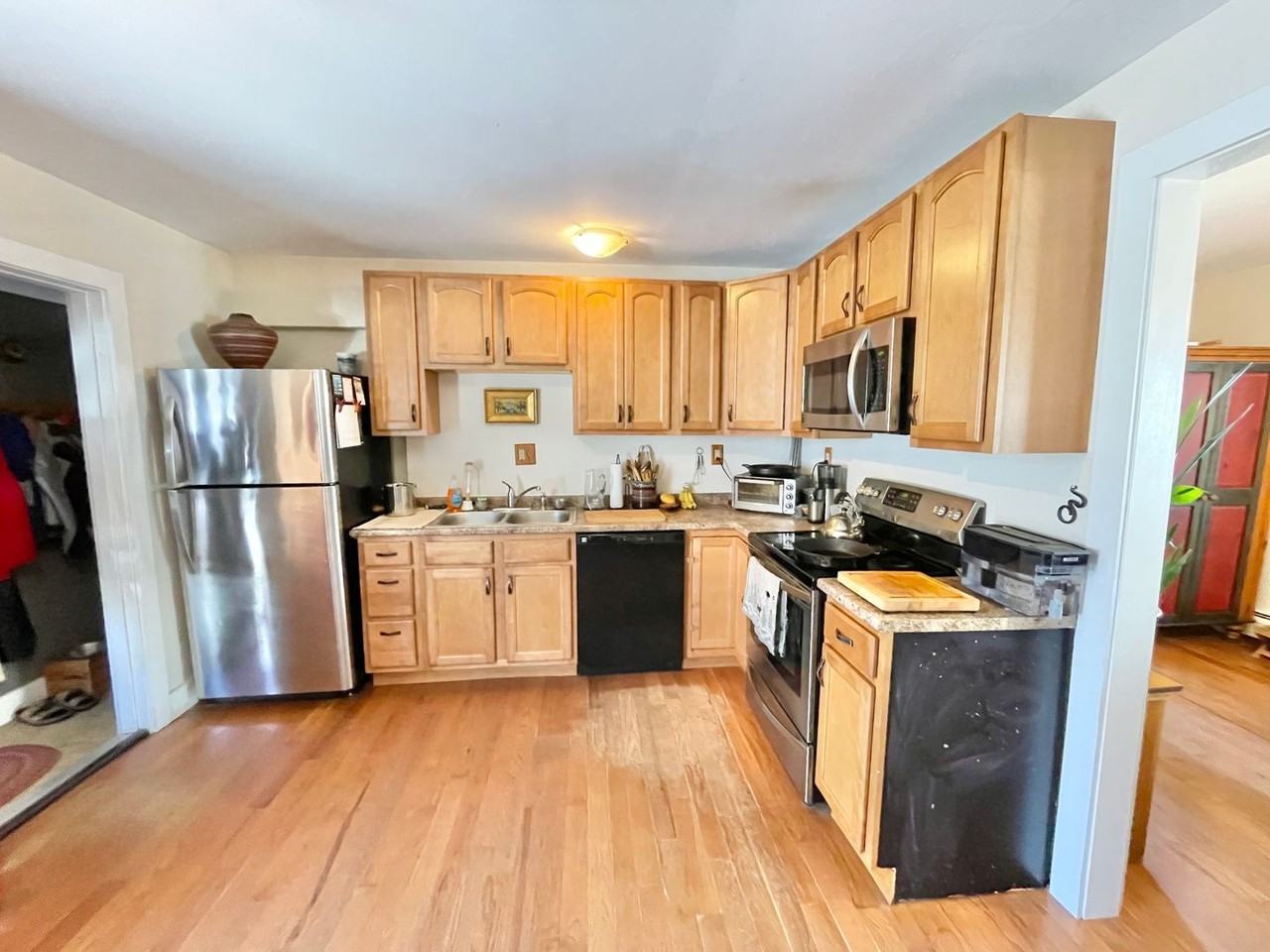 133 S Main St - Photo 4 of 29