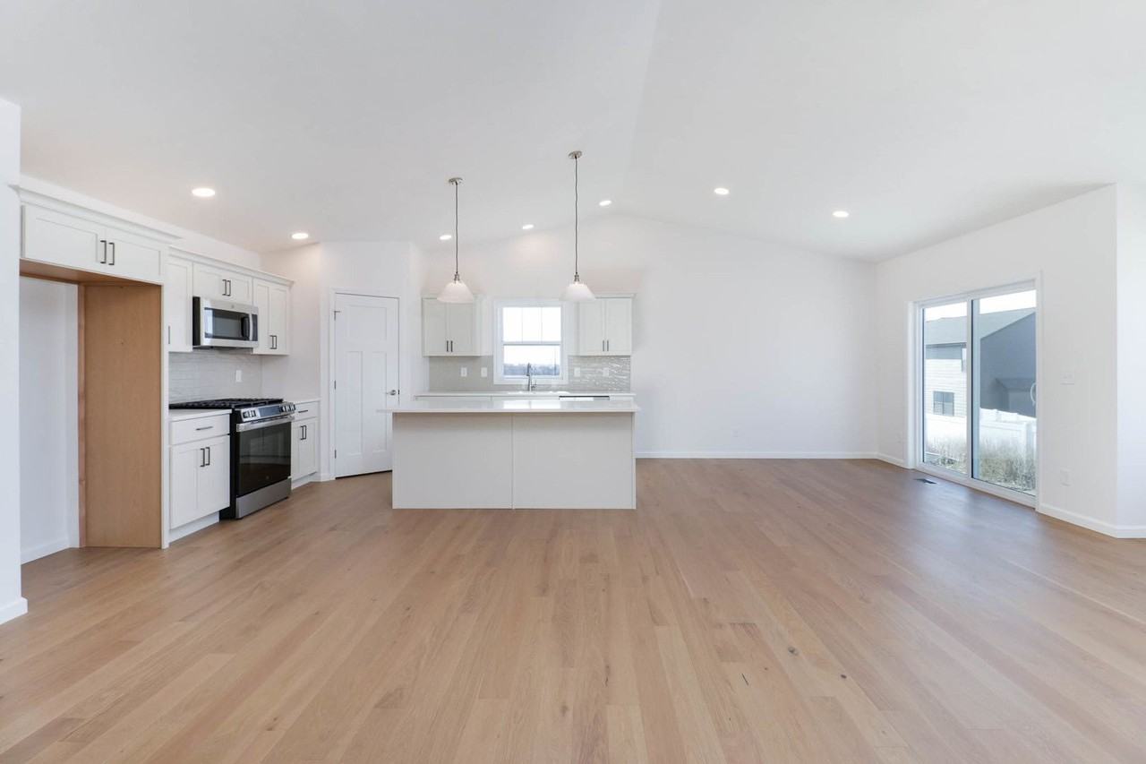 2503 Treeline Dr - Photo 3 of 34
