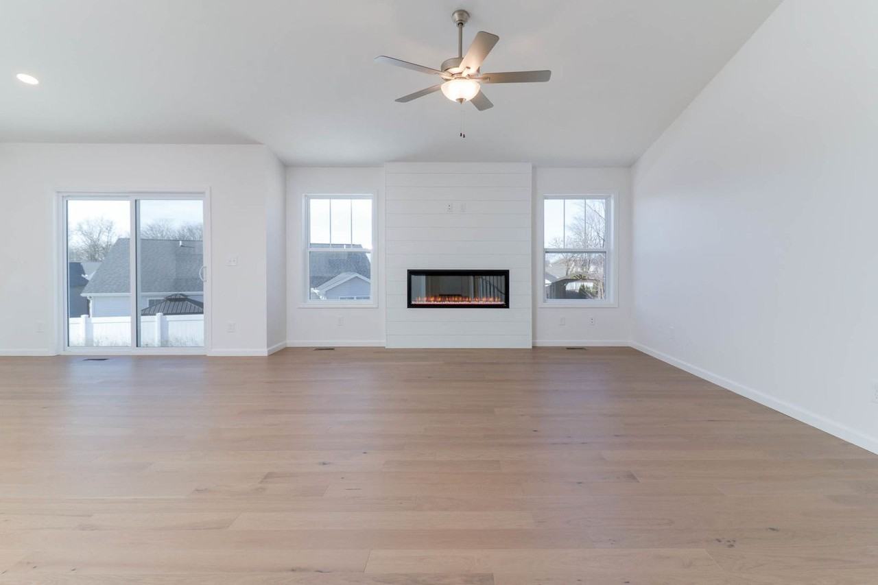 2503 Treeline Dr - Photo 4 of 34
