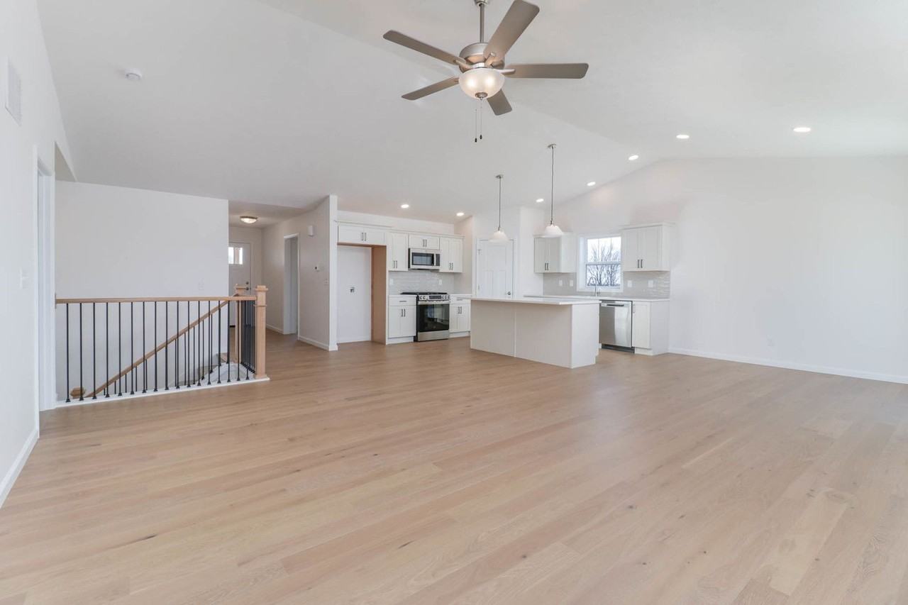 2503 Treeline Dr - Photo 5 of 34