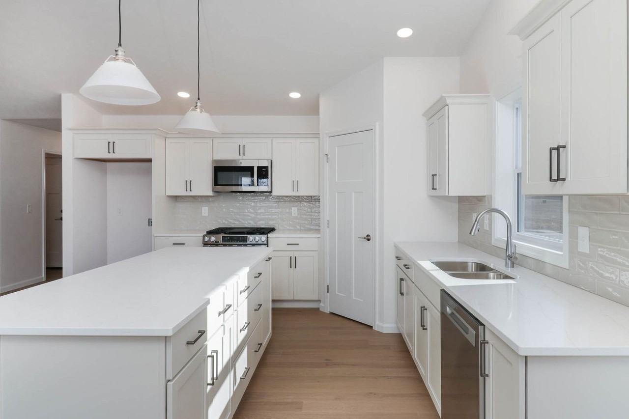 2503 Treeline Dr - Photo 7 of 34