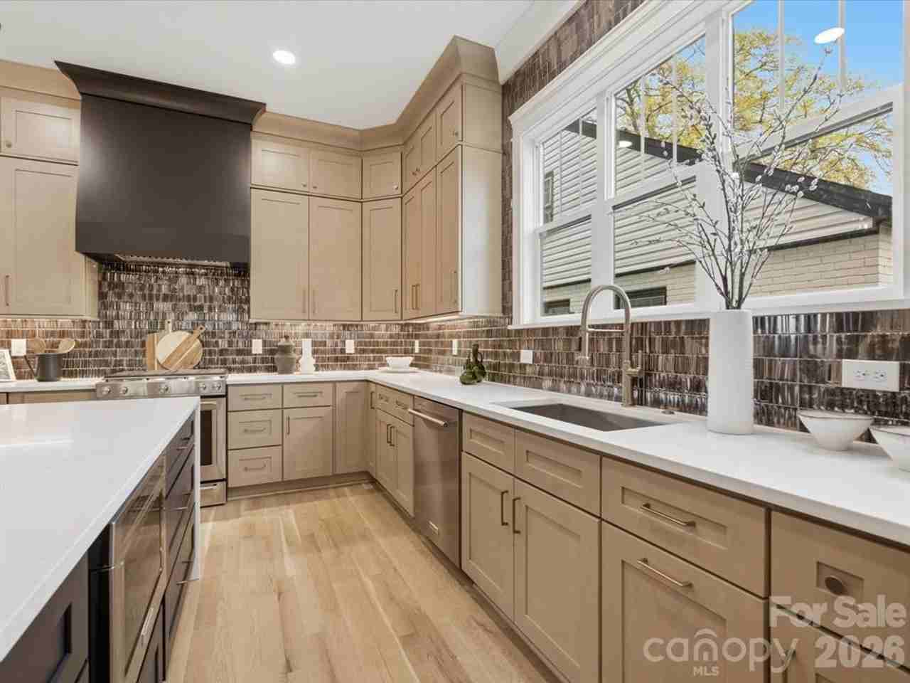 431 W Peterson Dr - Photo 3 of 20