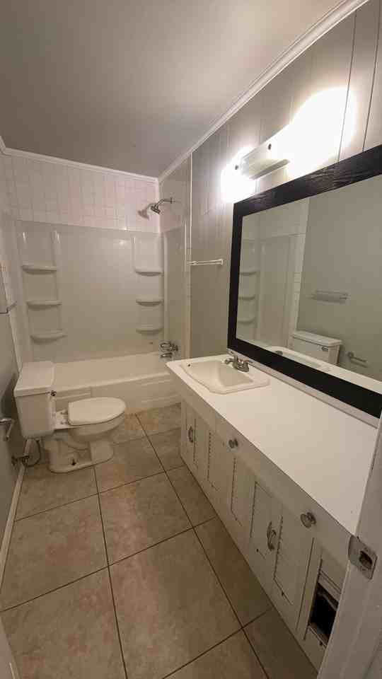705 W Indiana Ave - Photo 6 of 10