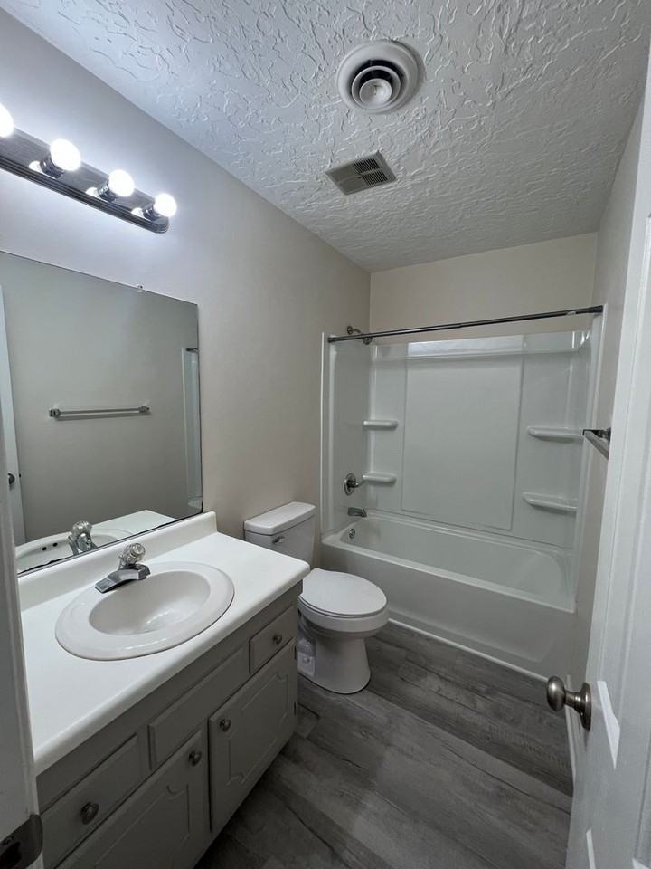 301 E Lake Dr #3 - Photo 6 of 9
