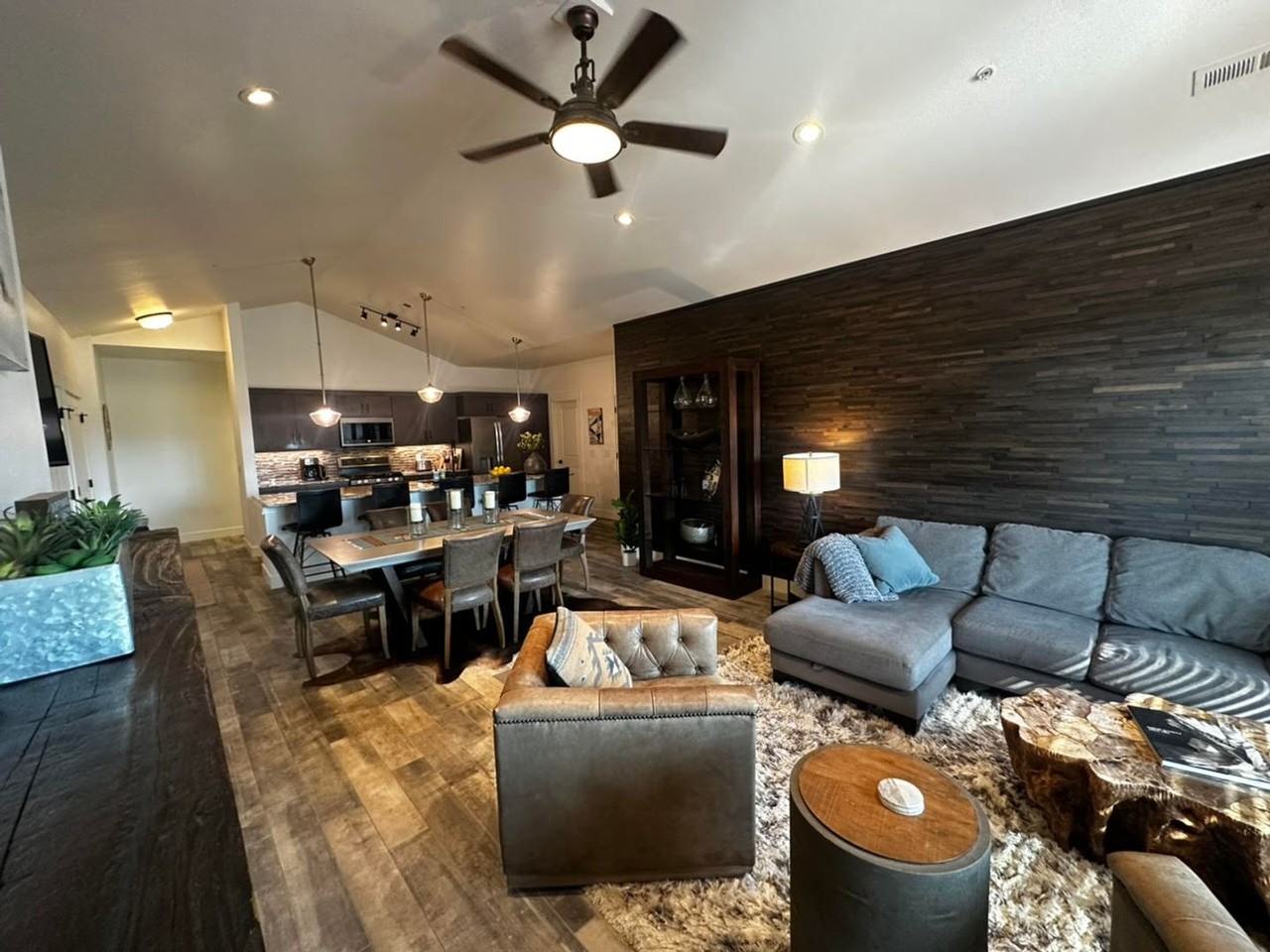 6207 Davos Ln - Photo 4 of 28
