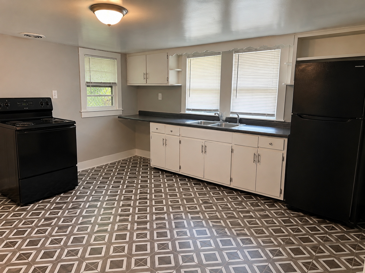 221 Neal St - Photo 7 of 25