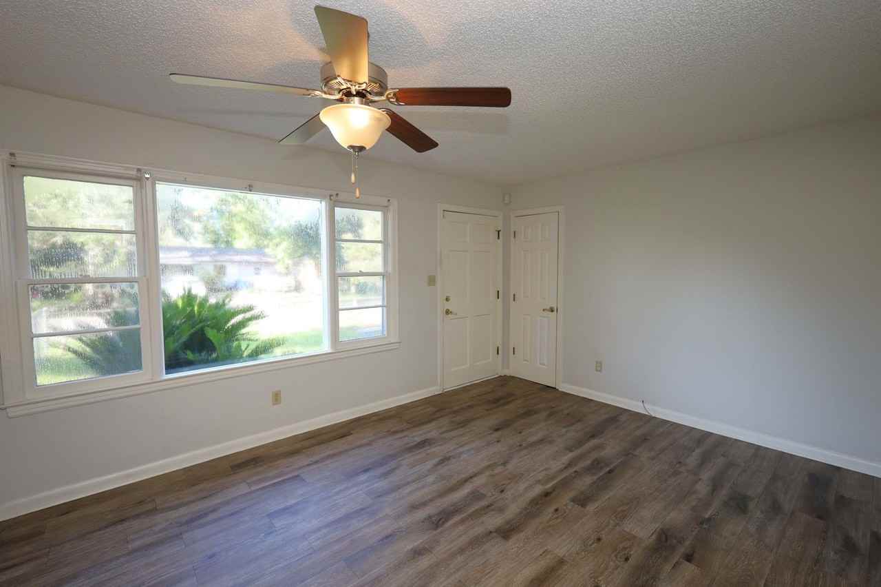 818 Stillwater Dr - Photo 2 of 17